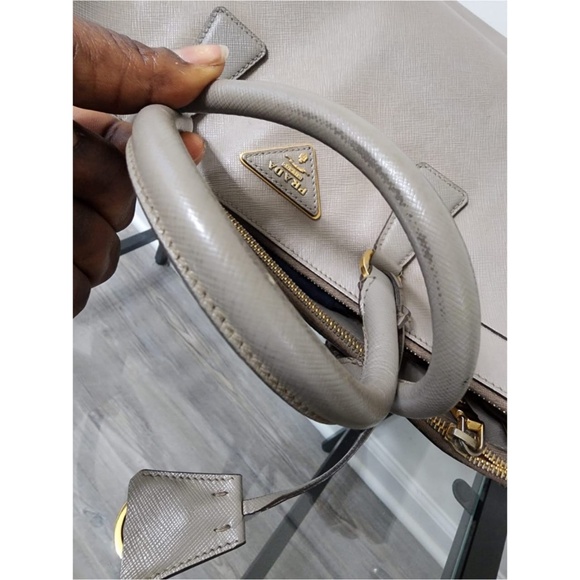 Authentic PRADA 2 Tone Saffiano Lux Large Double Zip Tote Bag Beige - Picture 7 of 10
